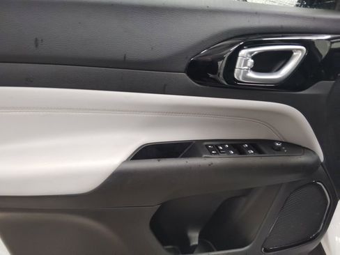 Used 2024 Jeep Compass Limited image 12