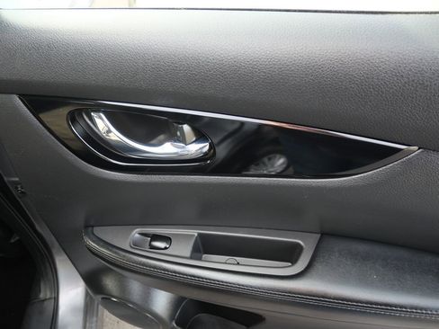 Used 2022 Nissan Rogue Sport SV image 28