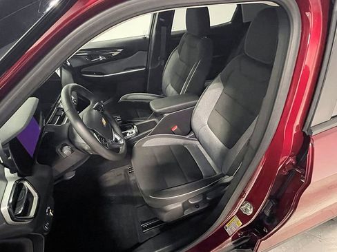 Used 2025 Chevrolet TrailBlazer LT w/ LT Cold Weather Package image 19