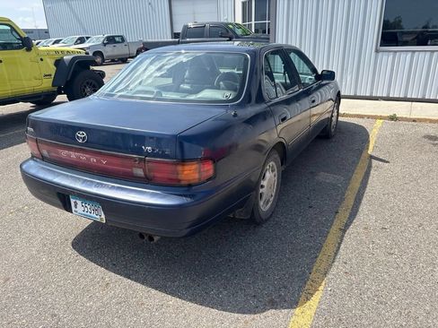 Used 1994 Toyota Camry XLE FWD image 3