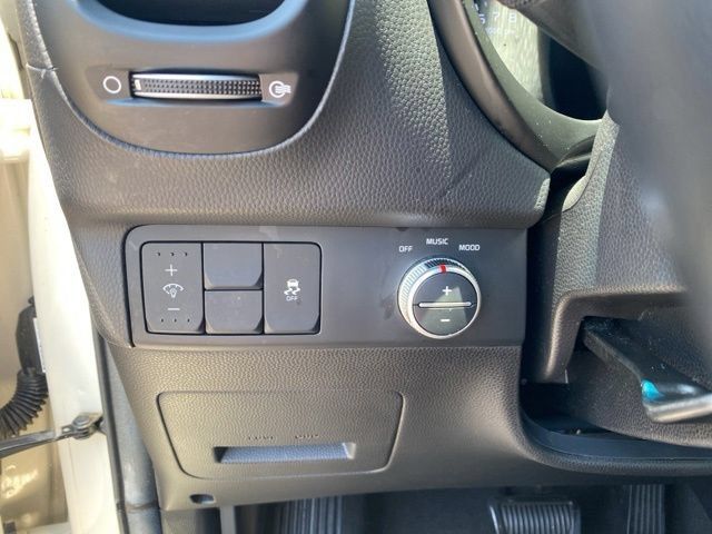 Used 2015 Kia Soul ! w/ Sun & Sound Package FWD image 9