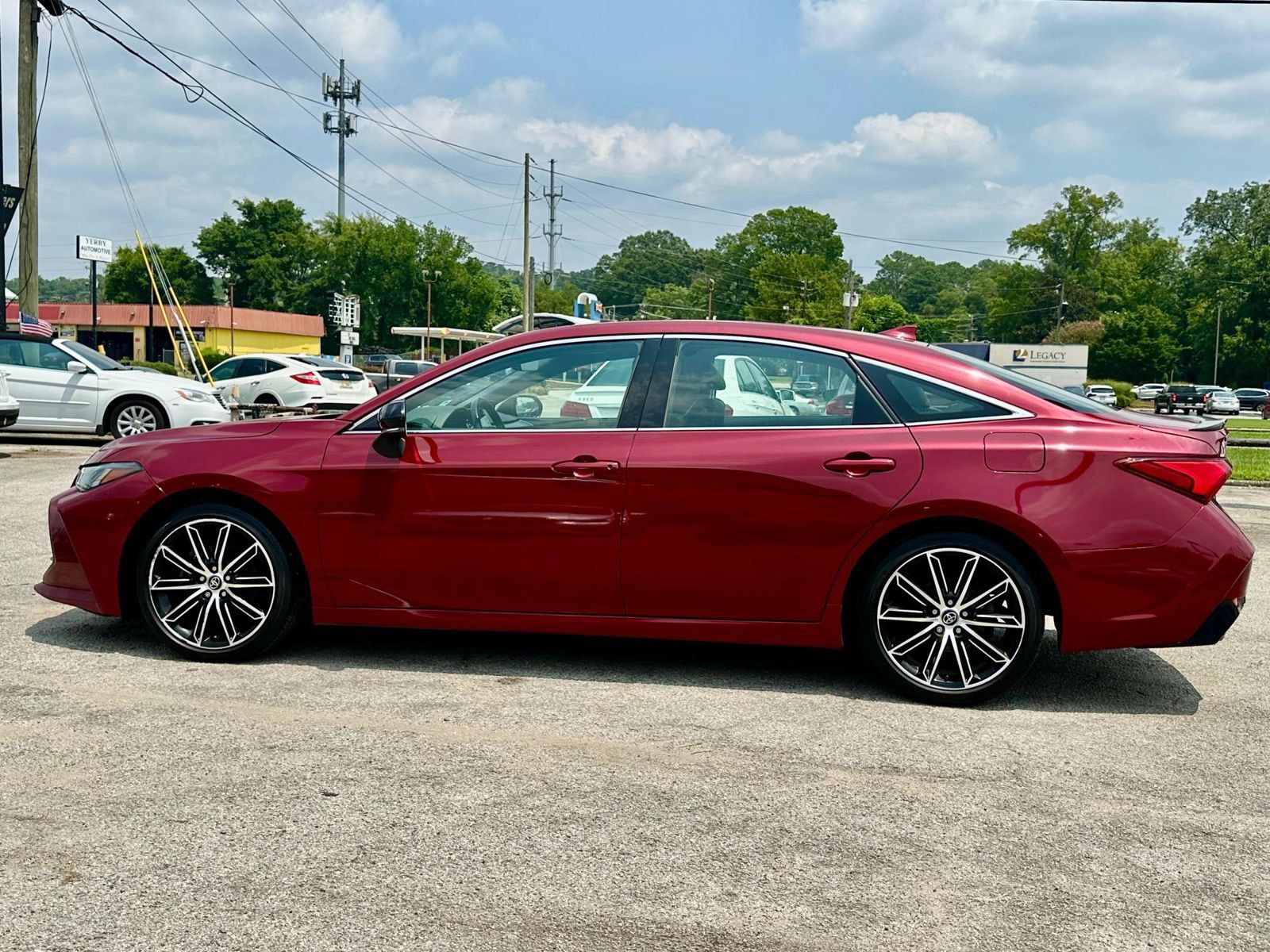 Used 2019 Toyota Avalon Touring w/ All Weather Liner Package FWD image 3