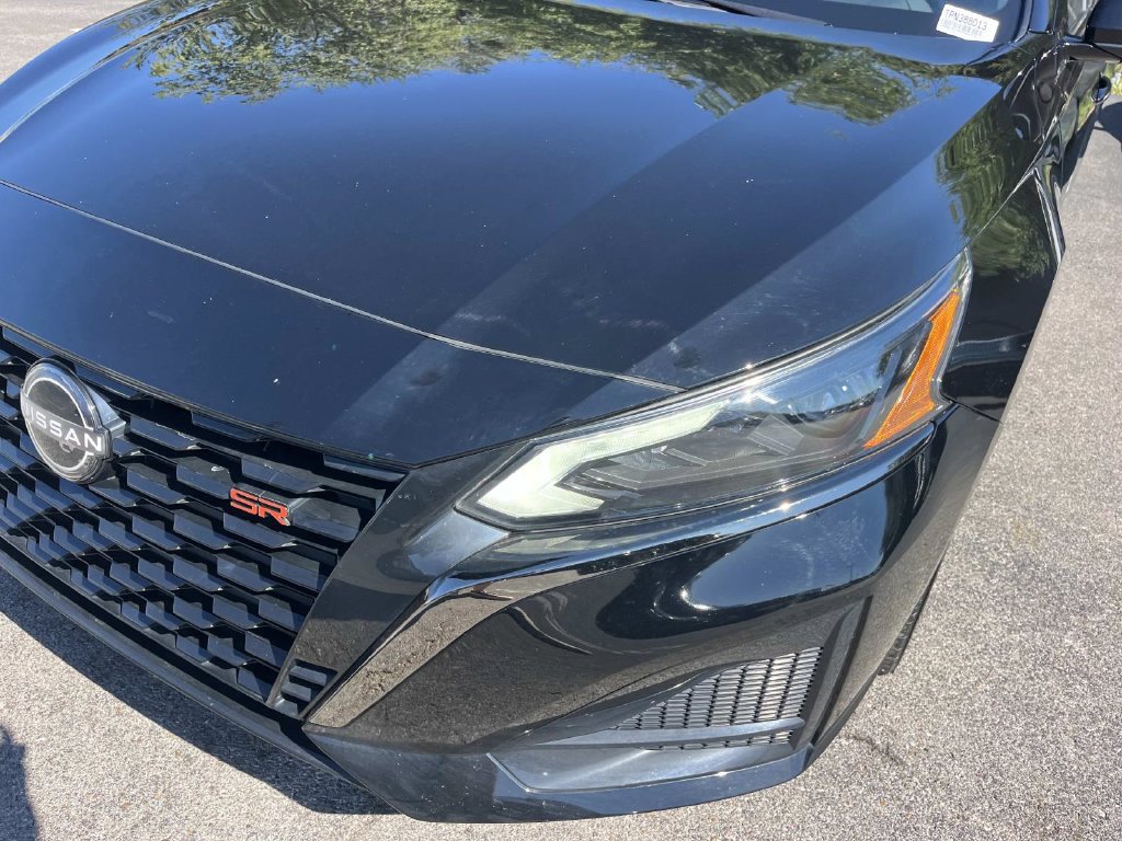 Used 2023 Nissan Altima 2.5 SR w/ SR Premium Package FWD image 11