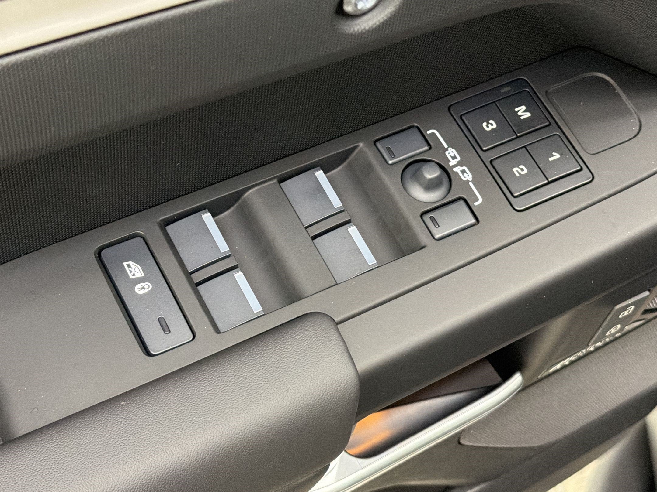 New 2026 Land Rover Defender 130 X-Dynamic SE AWD/4WD image 15