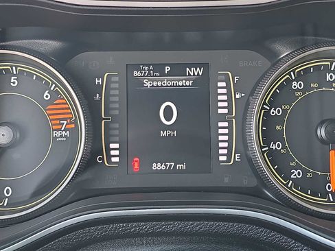 Used 2019 Jeep Cherokee Latitude Plus w/ Comfort/Convenience Group image 22