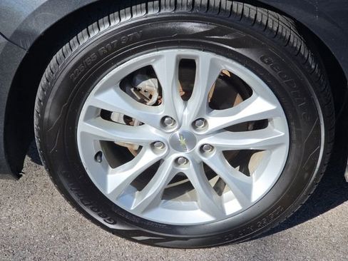 Used 2017 Chevrolet Malibu LT image 13