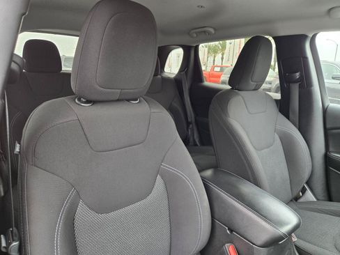 Certified 2021 Jeep Cherokee Latitude FWD image 30