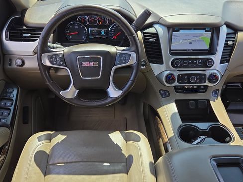 Used 2020 GMC Yukon XL SLT w/ Premium Edition image 13