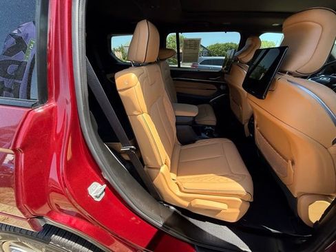 Used 2025 Jeep Grand Cherokee L Summit w/ Rear Seat Video Group I AWD/4WD image 15