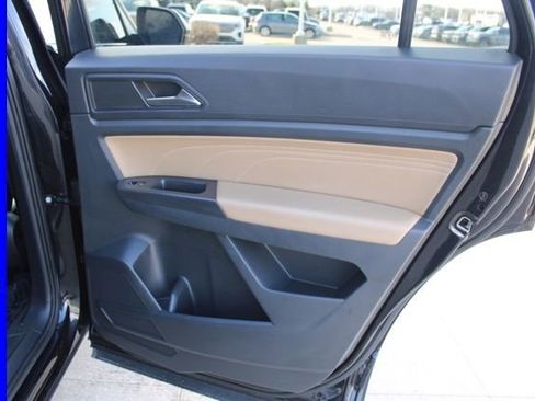 Used 2023 Volkswagen Atlas Cross Sport SE image 25