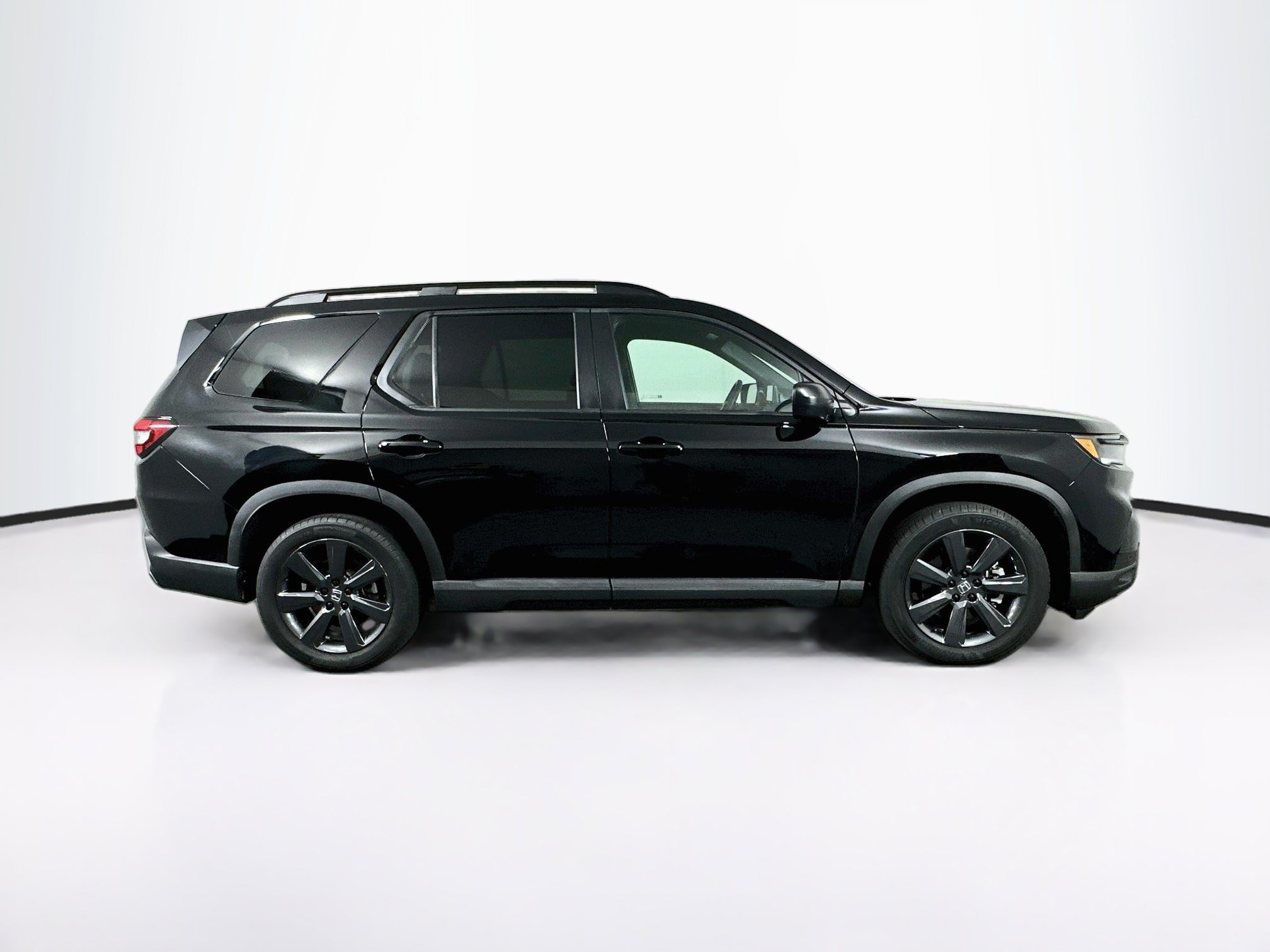 Used 2025 Honda Pilot Sport image 10