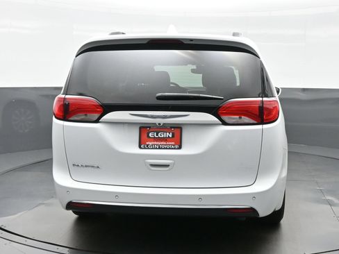 Used 2018 Chrysler Pacifica Touring-L Plus w/ Advanced Safetytec Group FWD image 5