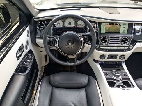 Used 2017 Rolls-Royce Ghost image 19