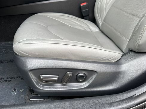 Used 2019 Toyota Avalon Limited image 13