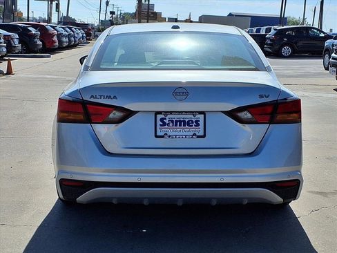 Used 2024 Nissan Altima 2.5 SV image 6