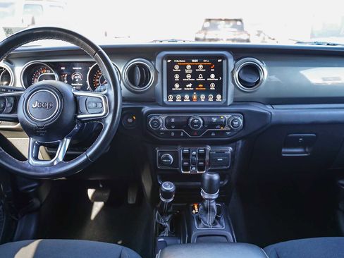 Used 2022 Jeep Wrangler Unlimited Sahara image 12