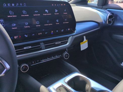 New 2026 Chevrolet Equinox EV LT image 13