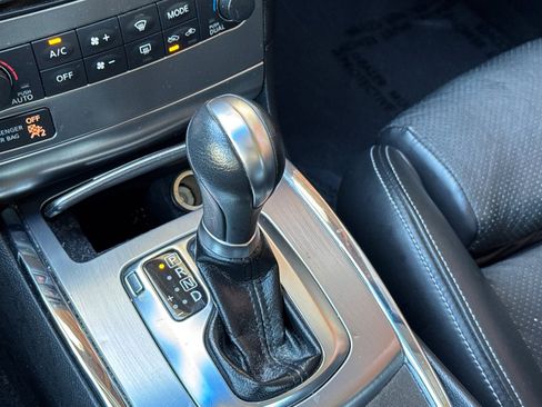 Used 2012 INFINITI G37 x w/ Premium Pkg image 17
