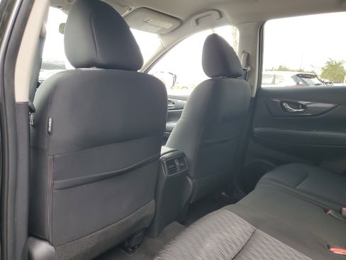 Used 2019 Nissan Rogue SV image 18