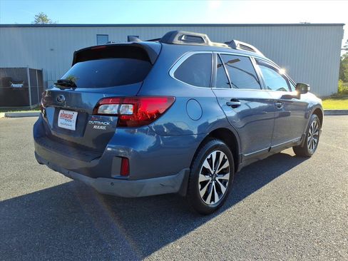 Used 2017 Subaru Outback 2.5i Limited AWD/4WD image 4
