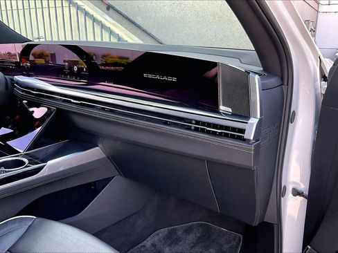 Used 2025 Cadillac Escalade Sport image 18