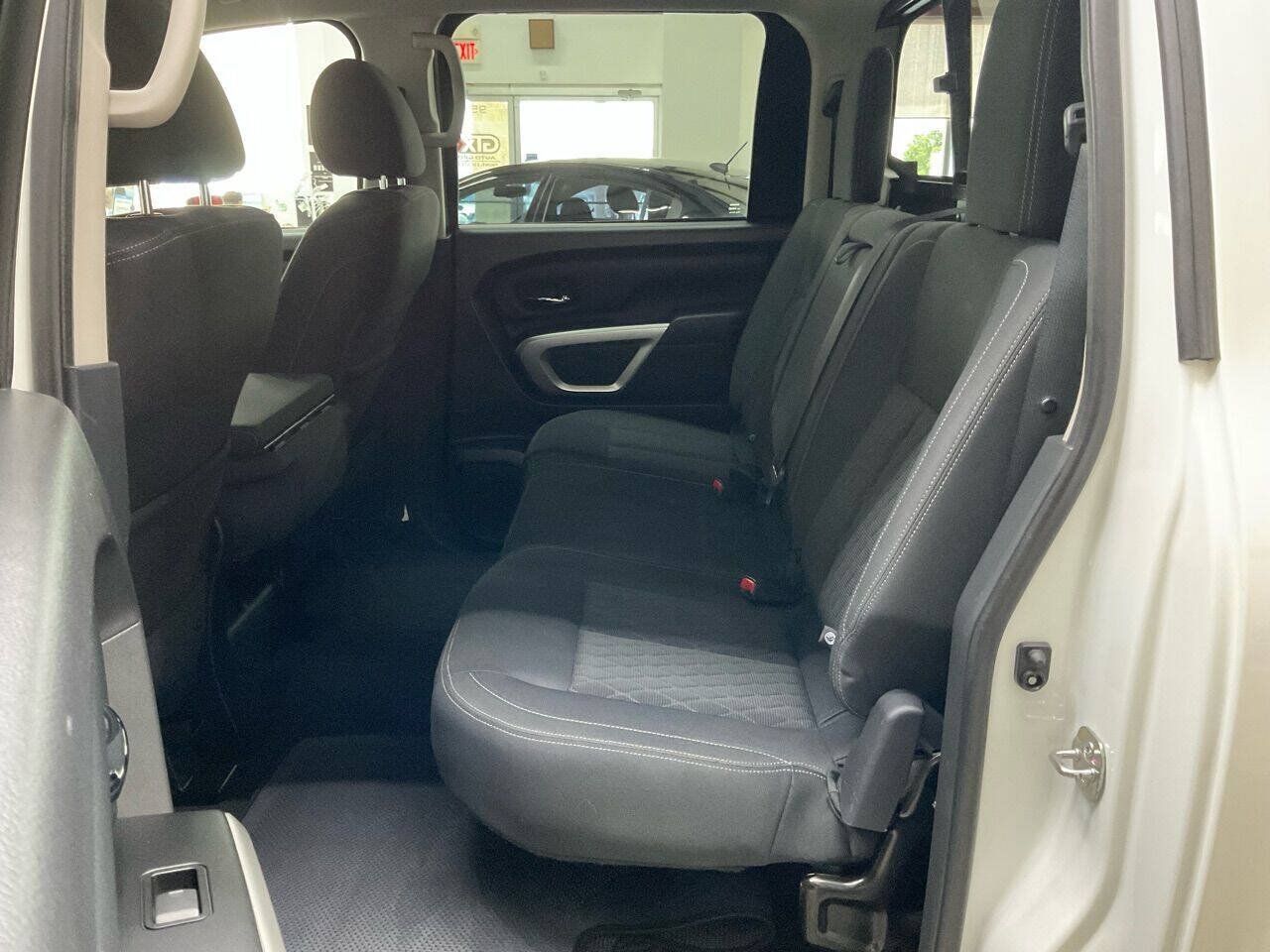 Used 2018 Nissan Titan SV AWD/4WD image 13