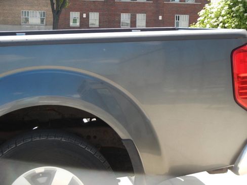 Used 2009 Nissan Frontier SE w/ SE Value Truck Pkg AWD/4WD image 12