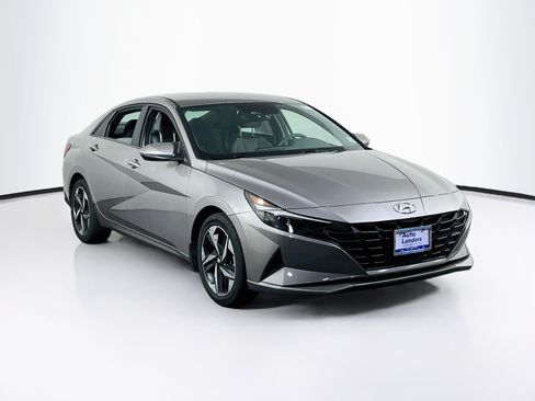 Used 2023 Hyundai Elantra SEL w/ Convenience Package FWD image 3