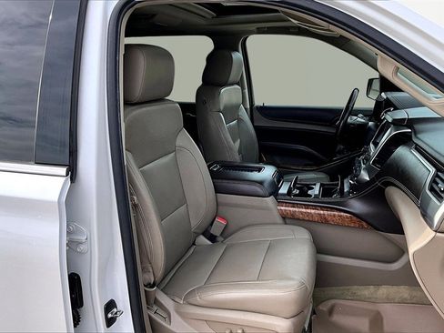 Used 2016 Chevrolet Suburban LTZ image 7