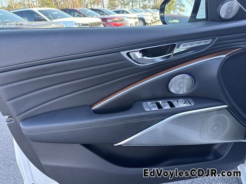 Used 2020 Kia K900 Luxury w/ VIP Package image 13