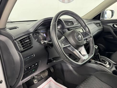 Used 2020 Nissan Rogue SV image 10