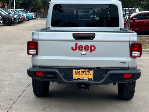 Used 2022 Jeep Gladiator Overland w/ Popular Equipment Package AWD/4WD image 5