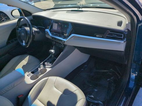 Used 2020 Kia Niro EX Premium FWD image 23