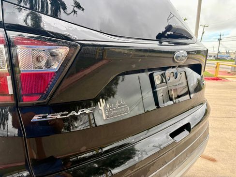Used 2018 Ford Escape SEL FWD image 10