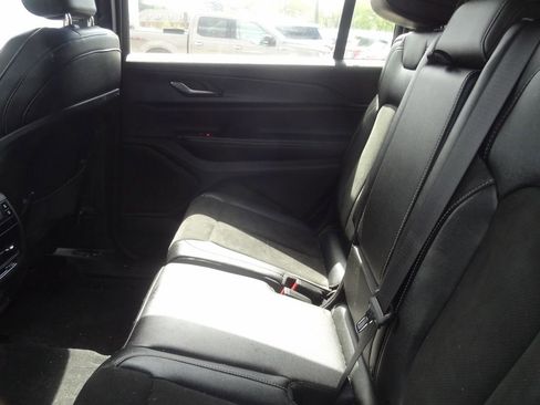 Used 2024 Jeep Grand Cherokee L Laredo image 8