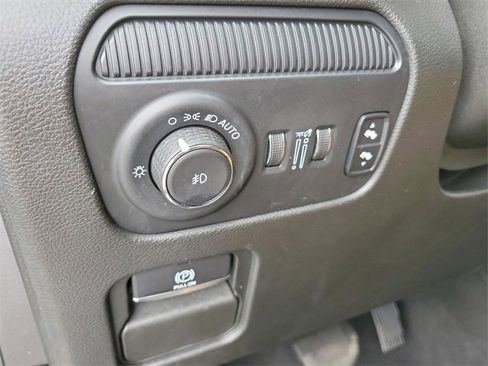 Used 2023 Jeep Wagoneer Series III w/ Preferred Equipment Group image 34