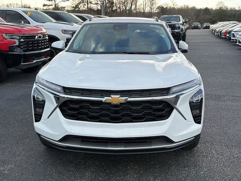 New 2026 Chevrolet Trax LT w/ Driver Confidence Package image 2