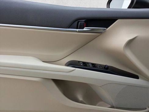 Used 2019 Toyota Camry LE image 9