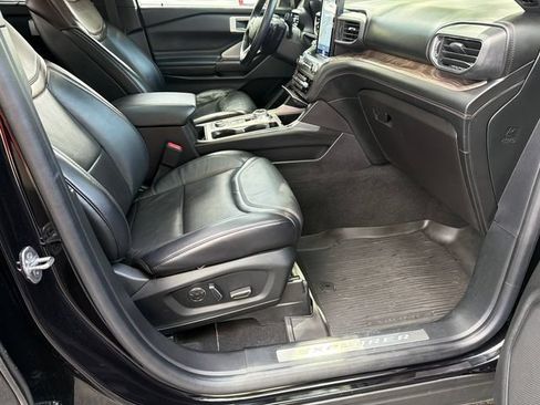 Used 2020 Ford Explorer Platinum w/ Premium Technology Package AWD/4WD image 13