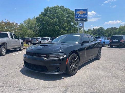 Used 2019 Dodge Charger R/T RWD image 1