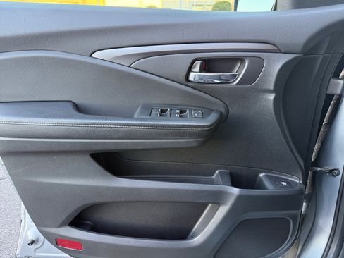 Used 2017 Honda Ridgeline RT image 13