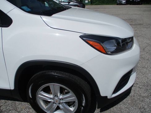 Used 2020 Chevrolet Trax LS AWD/4WD image 21