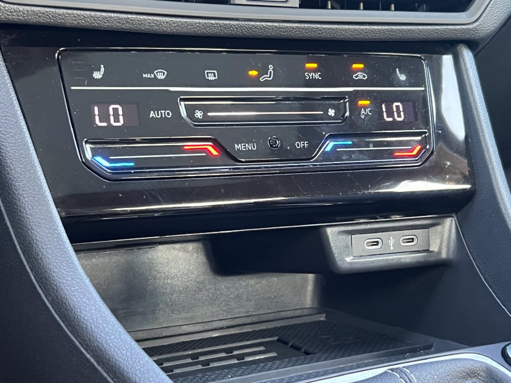 Used 2025 Volkswagen Jetta SE FWD image 24