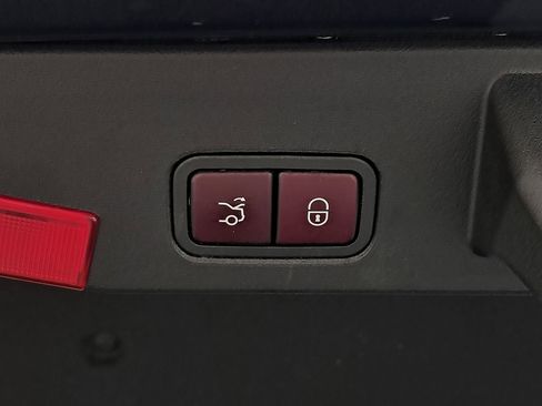 Used 2013 Mercedes-Benz SL 550 AMG Pkg image 28