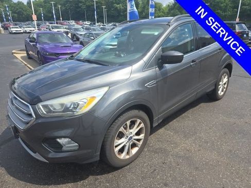 Used 2017 Ford Escape SE w/ Equipment Group 201A AWD/4WD image 2