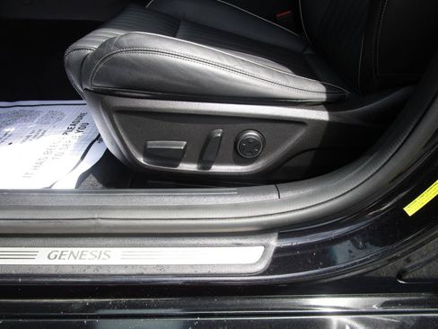 Used 2022 Genesis G70 2.0T w/ Prestige Package RWD image 18