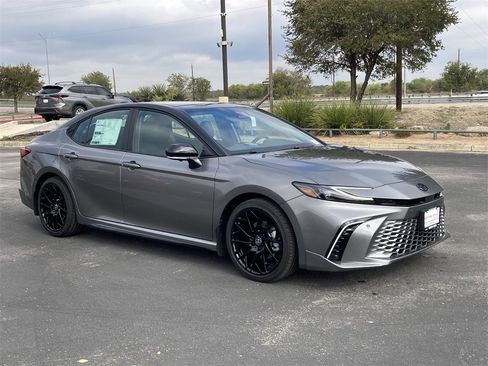 New 2026 Toyota Camry Hybrid image 3