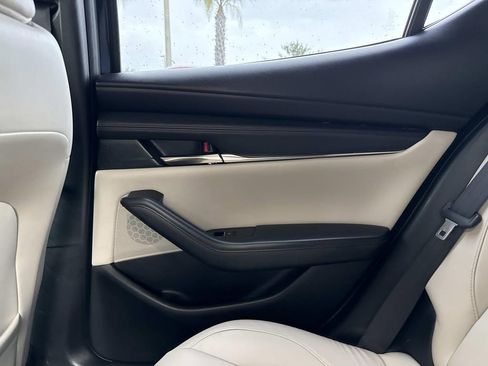 Used 2019 MAZDA MAZDA3 Hatchback FWD image 19