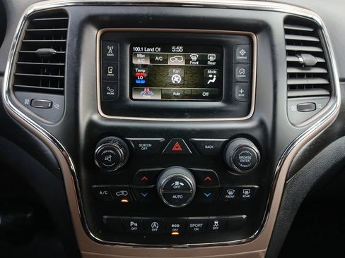 Used 2017 Jeep Grand Cherokee Laredo w/ Quick Order Package 23E AWD/4WD image 4
