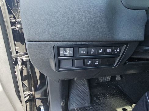 Used 2024 Toyota Tundra Limited AWD/4WD image 23